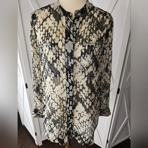 Vince Stylish Black and Cream Basketweave Print Women's Blouse - Picture 2 of 13